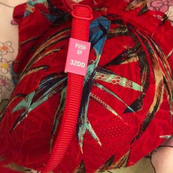 Victoria Secret Push Up Bra - Picture 2 of 5